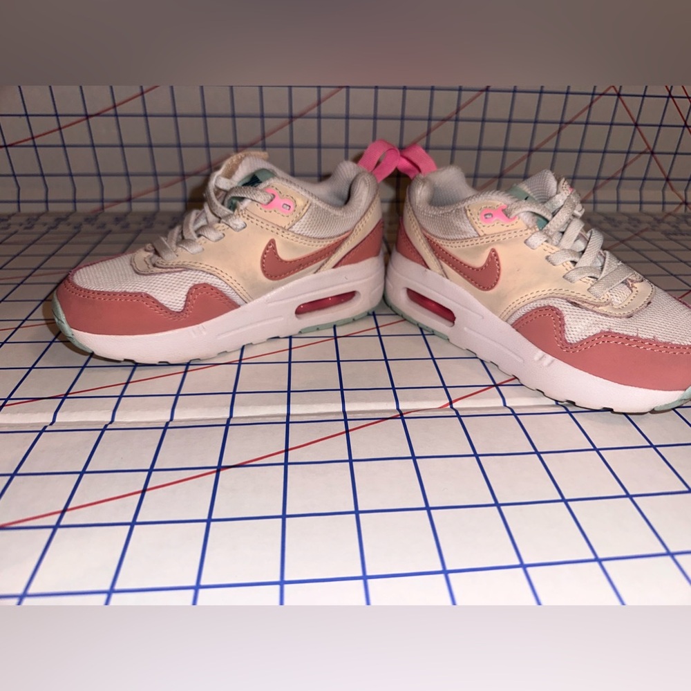 Nike Pink & Cream Girls' Low-Top Sneakers